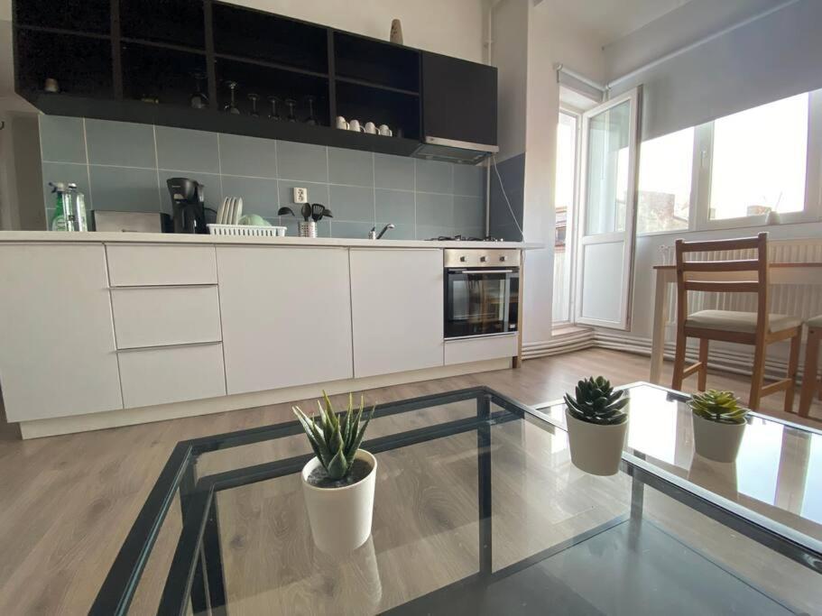 Gorgeous Apartment Near Old Town Bucareste Exterior foto